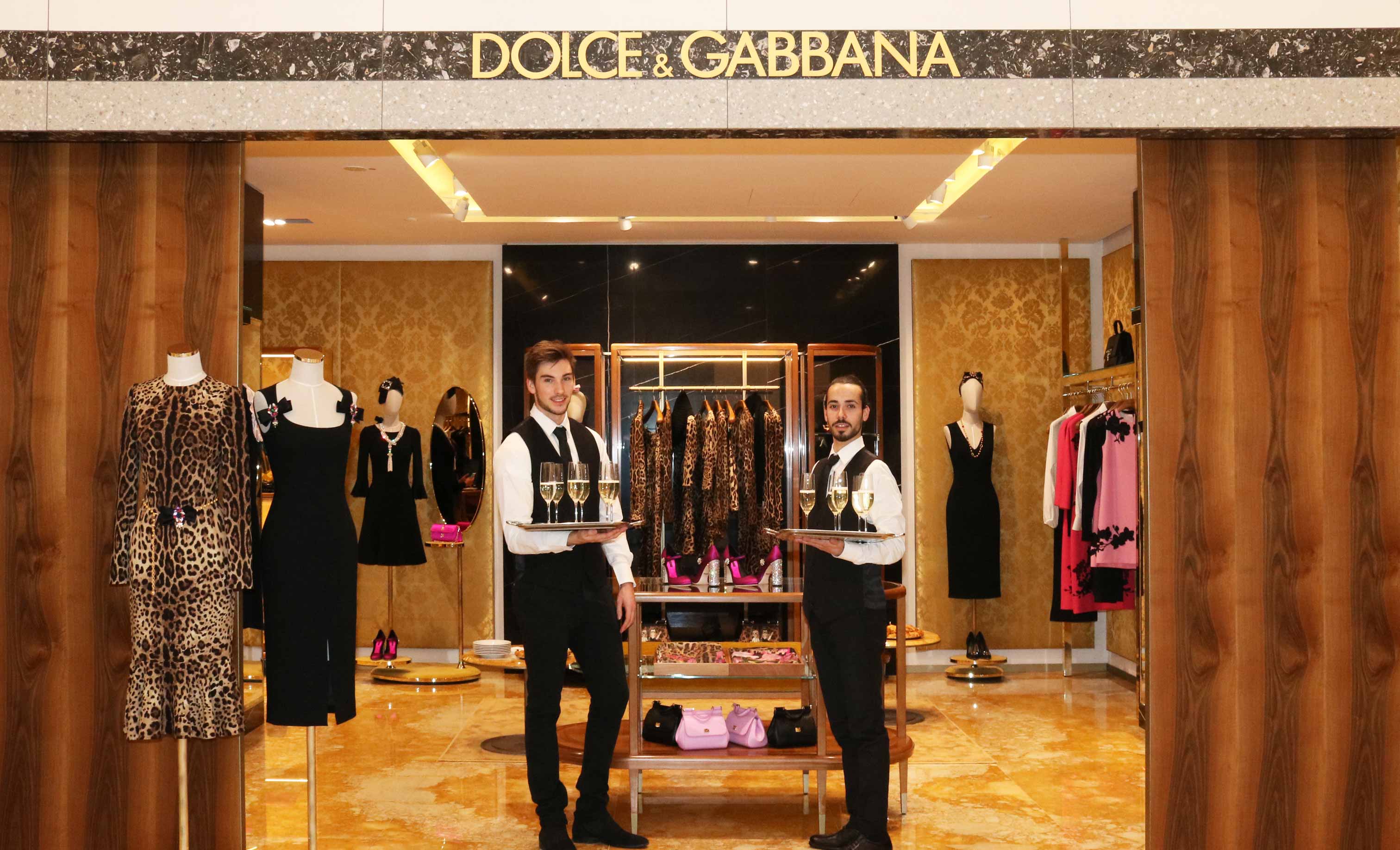 Dolce und Gabbana feiern im KaDeWe mit Champagner, IZOE Service Personal